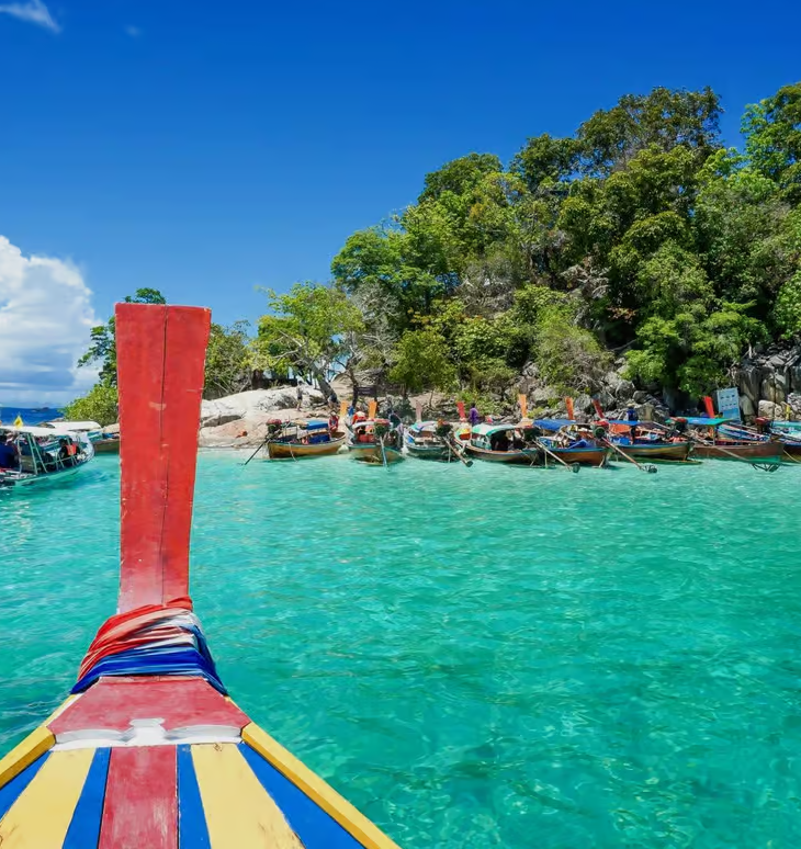 Langhalet båt ved Koh Lipe