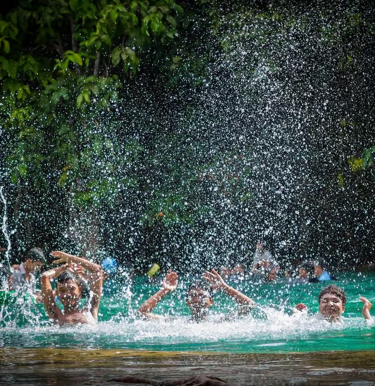 Smaragdbassenget, varm foss og Tiger Cave Temple i Krabi